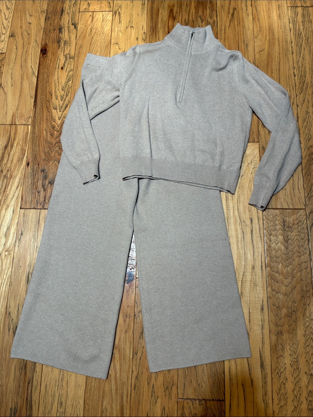 Kilte Los Angeles - The Taylor Set - Zip Mock Neck Knit Top/pants in Light Beige